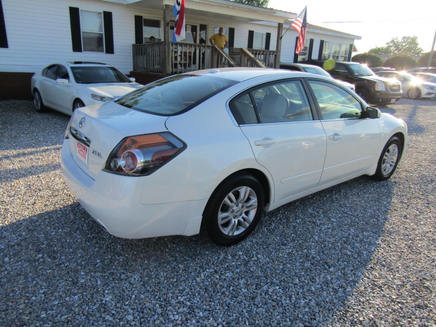 2012 White /Tan Nissan Altima 2.5 S (1N4AL2AP8CN) with an 2.5L L4 DOHC 16V engine, Automatic transmission, located at 15016 S Hwy 231, Midland City, AL, 36350, (334) 983-3001, 31.306210, -85.495277 - Photo#7